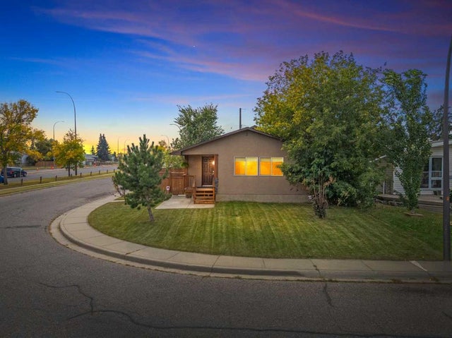 247 Dover Ridge Close Se, Calgary