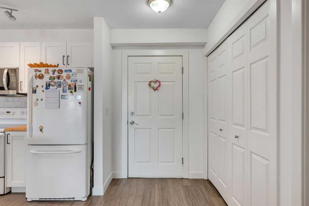 302, 1724 26 Avenue Southwest, Calgary – Residential Apartment Listing Photo 2