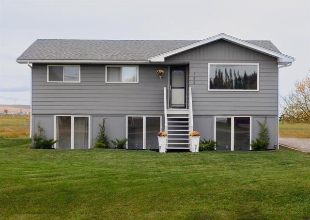 122 S 3 Street W, Magrath