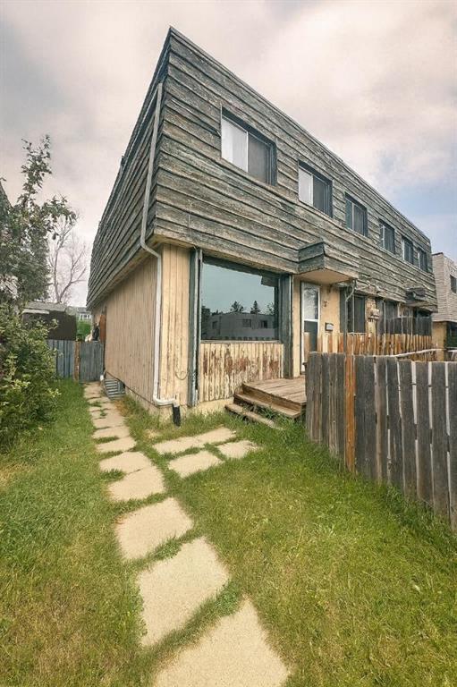 3, 11 Blackthorn Bay Ne, Calgary