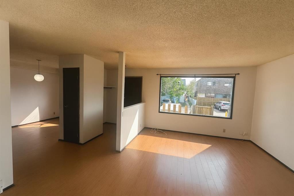 3, 11 Blackthorn Bay Northeast, Calgary – Residential Row/Townhouse Listing Photo 2