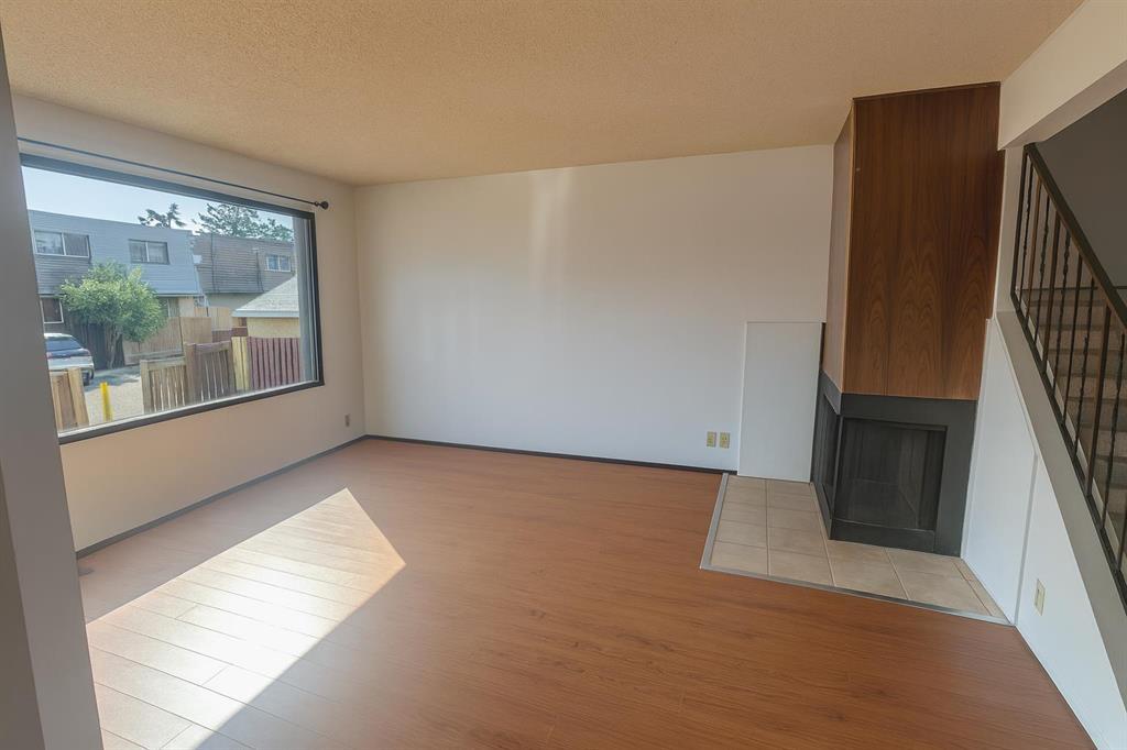 3, 11 Blackthorn Bay Northeast, Calgary – Residential Row/Townhouse Listing Photo 4