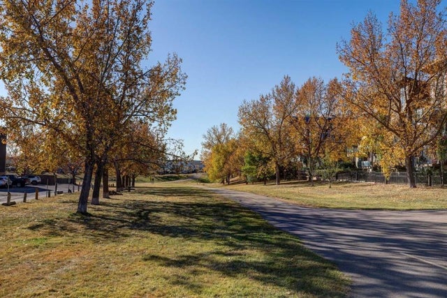 303, 4455d Greenview Drive Ne, Calgary