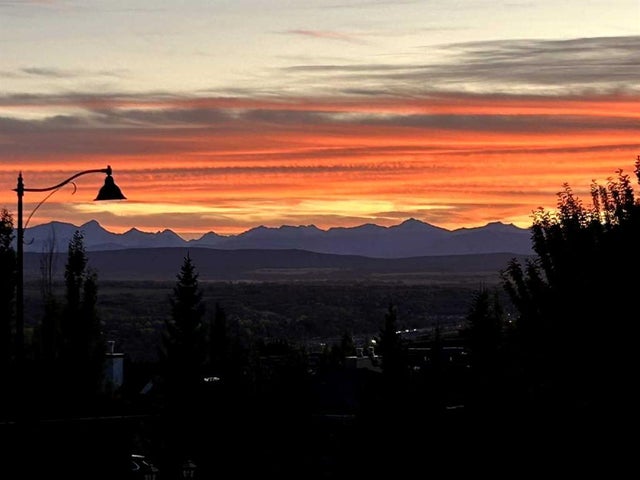 103 Elveden Court Sw, Calgary