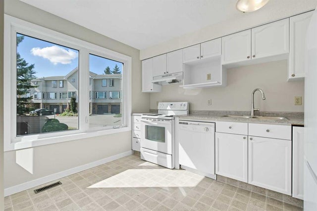 12 Coachway Gardens Sw, Calgary