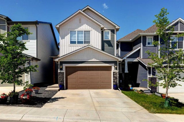 878 Bluerock Way Sw, Calgary