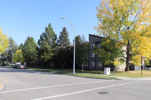 201a, 5611 10 Avenue, Edson