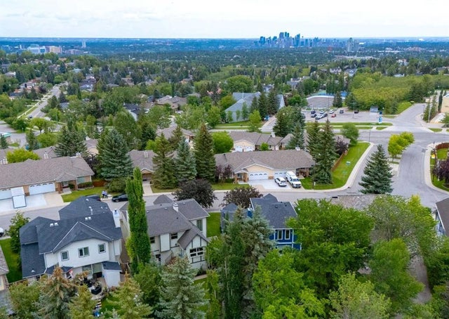 187 Strathaven Circle Sw, Calgary
