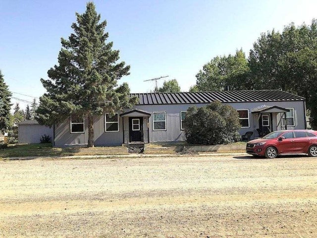 139 1 Street S, Lomond