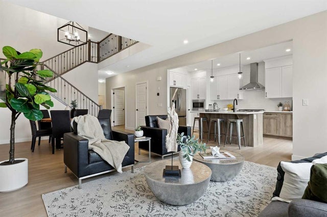 43 Versant View Sw, Calgary