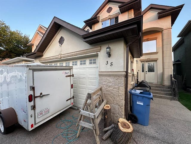35 Cranleigh Drive Se, Calgary