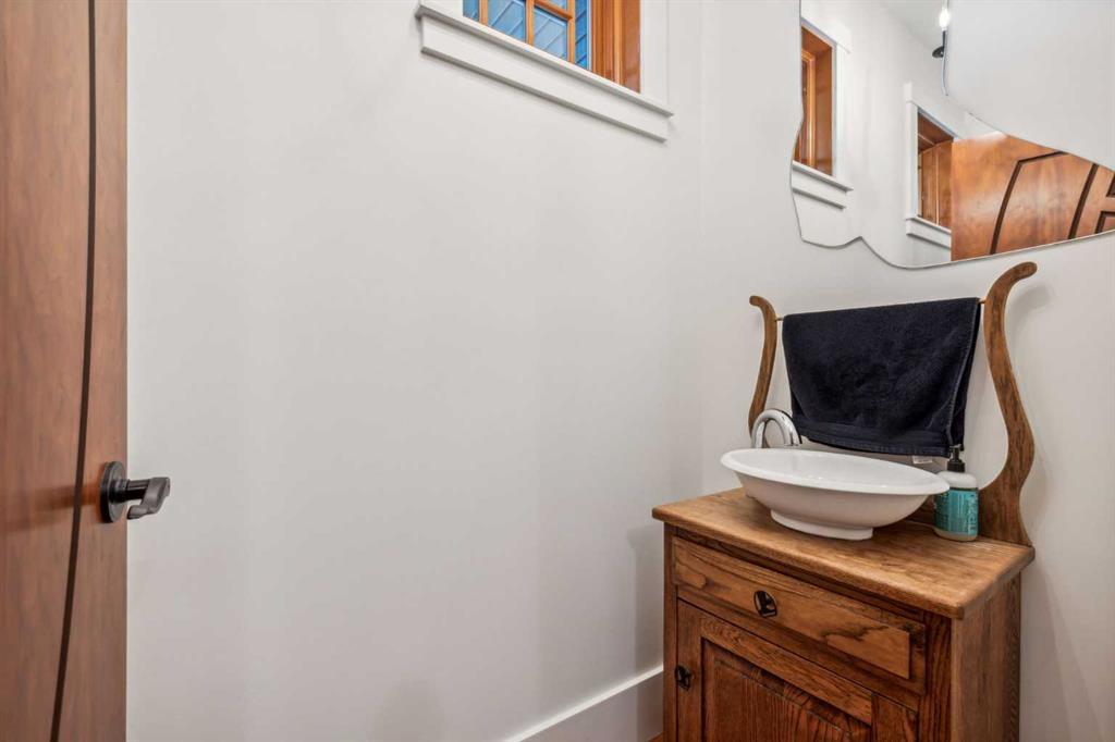 2605 4 Street Ne Calgary Alberta T2E 9C9 Winston Heights/Mountview Home For Sale