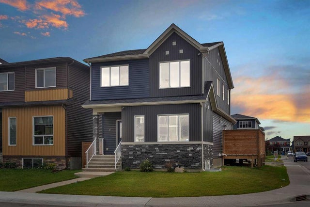 7 Corner Meadows Common Ne, Calgary