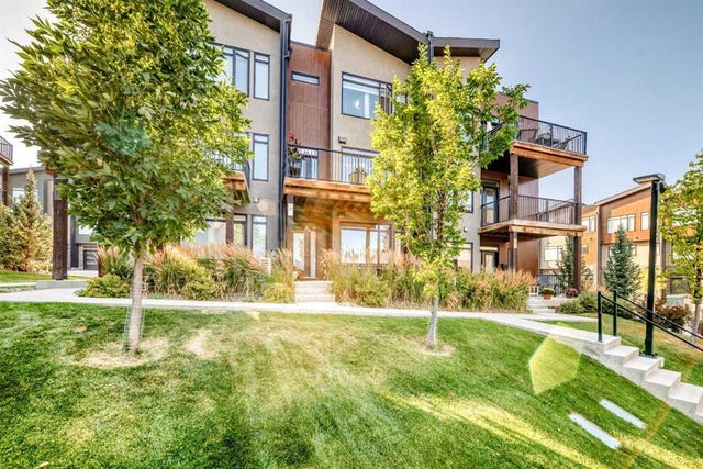 17 Royal Elm Green Nw, Calgary