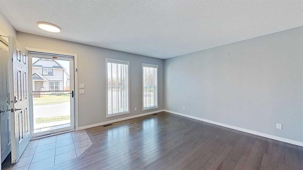 63 Elgin Meadows Park Southeast, Calgary – Residential Semi Detached Listing Photo 2