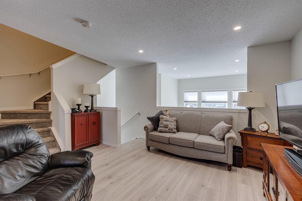 174 Chinook Gate Boulevard Southwest, Airdrie – Residential Row/Townhouse Listing Photo 11