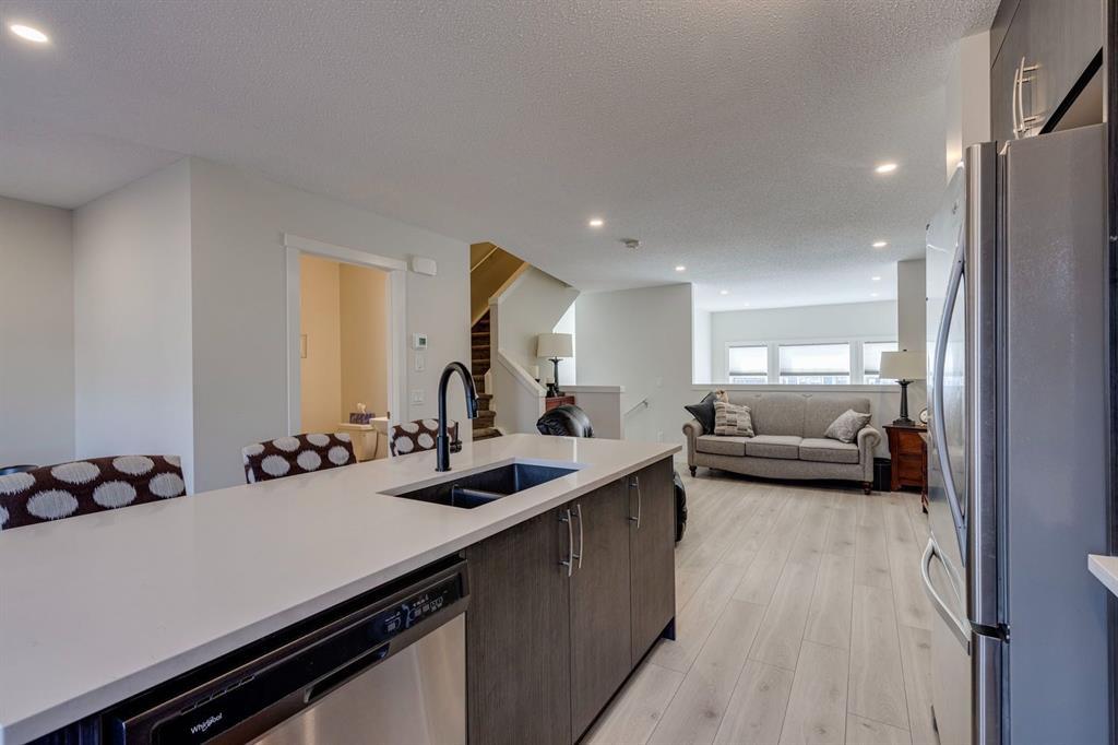 174 Chinook Gate Boulevard Southwest, Airdrie – Residential Row/Townhouse Listing Photo 16