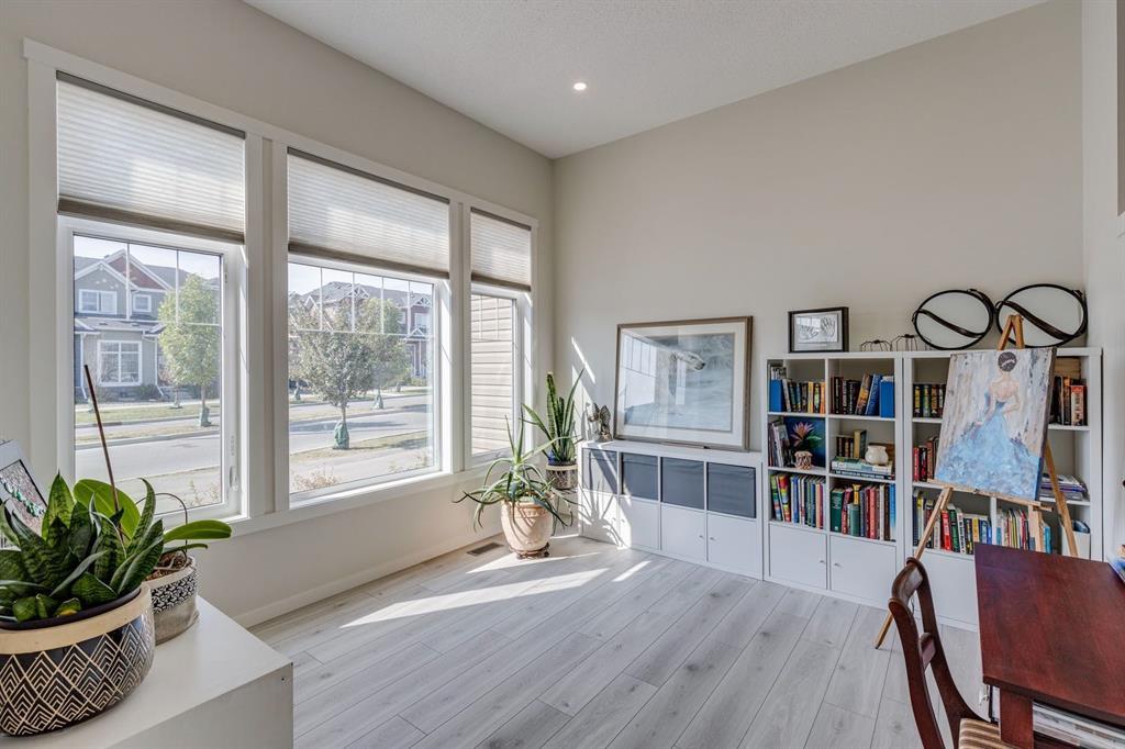 174 Chinook Gate Boulevard Southwest, Airdrie – Residential Row/Townhouse Listing Photo 8