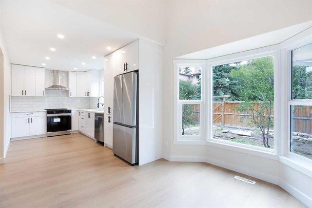 24 Hawkwood Crescent Nw, Calgary