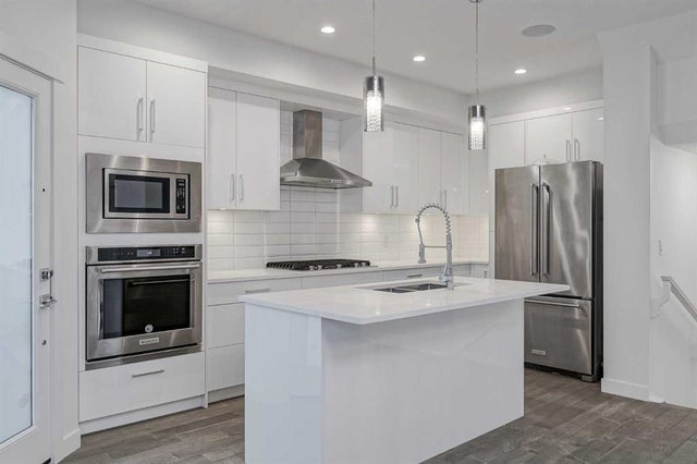 2, 136 22 Avenue Ne, Calgary