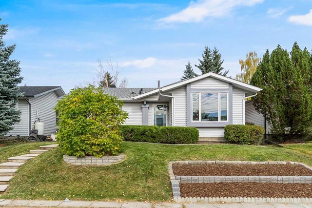 92 Woodford Drive Sw, Calgary