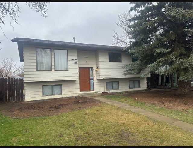 52 Wildrose Crescent W, Brooks