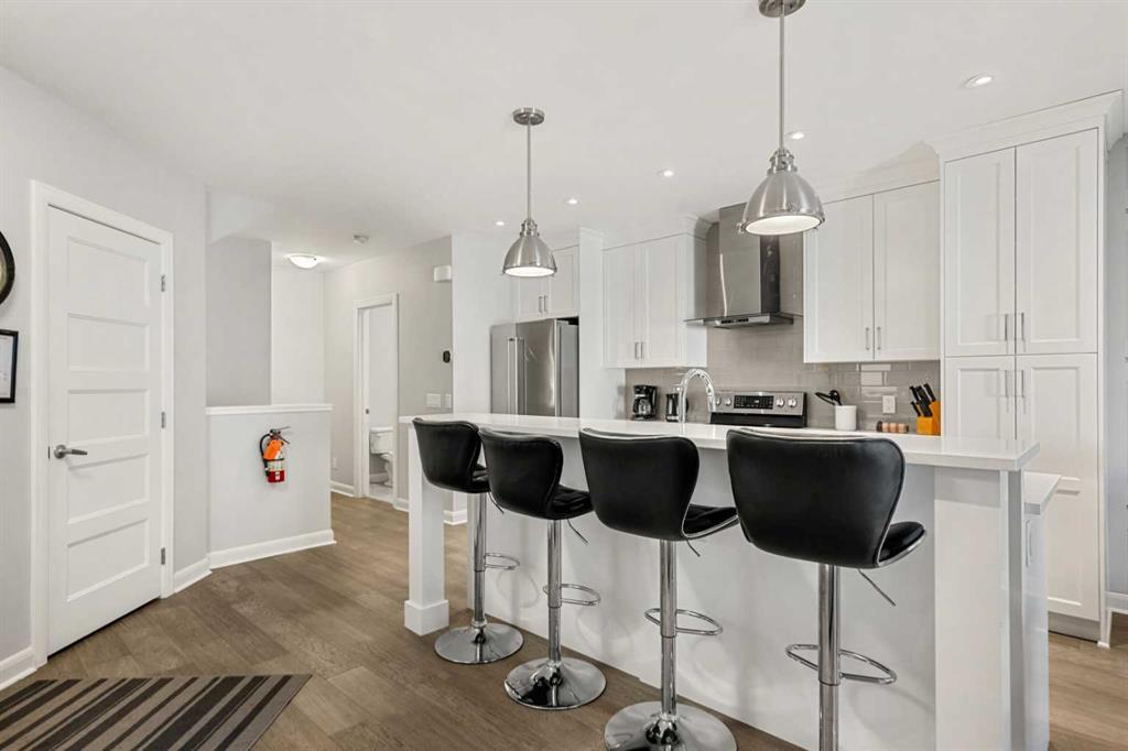 2, 530 56 Avenue Sw Calgary Alberta T2V 0G7 Windsor Park Home For Sale