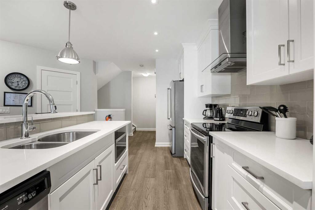 2, 530 56 Avenue Sw Calgary Alberta T2V 0G7 Windsor Park Home For Sale