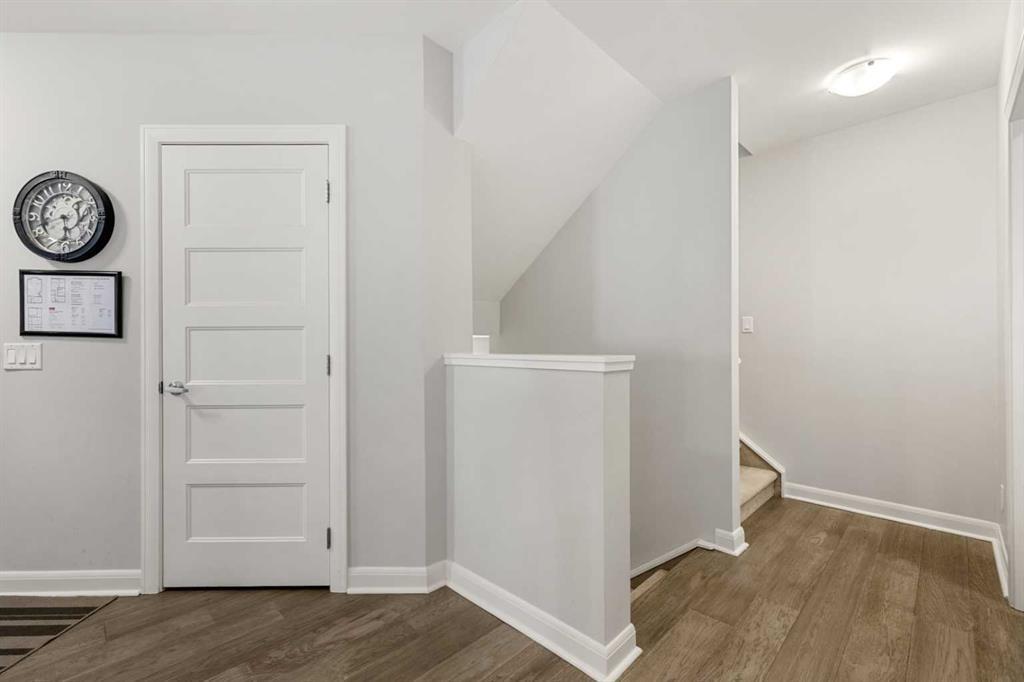 2, 530 56 Avenue Sw Calgary Alberta T2V 0G7 Windsor Park Home For Sale