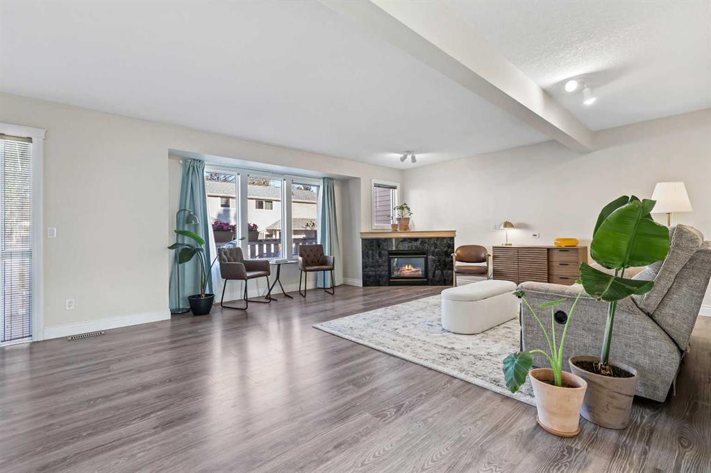 392 Killarney Glen Court Sw Calgary Alberta T3E 7H4 Killarney/Glengarry Home For Sale