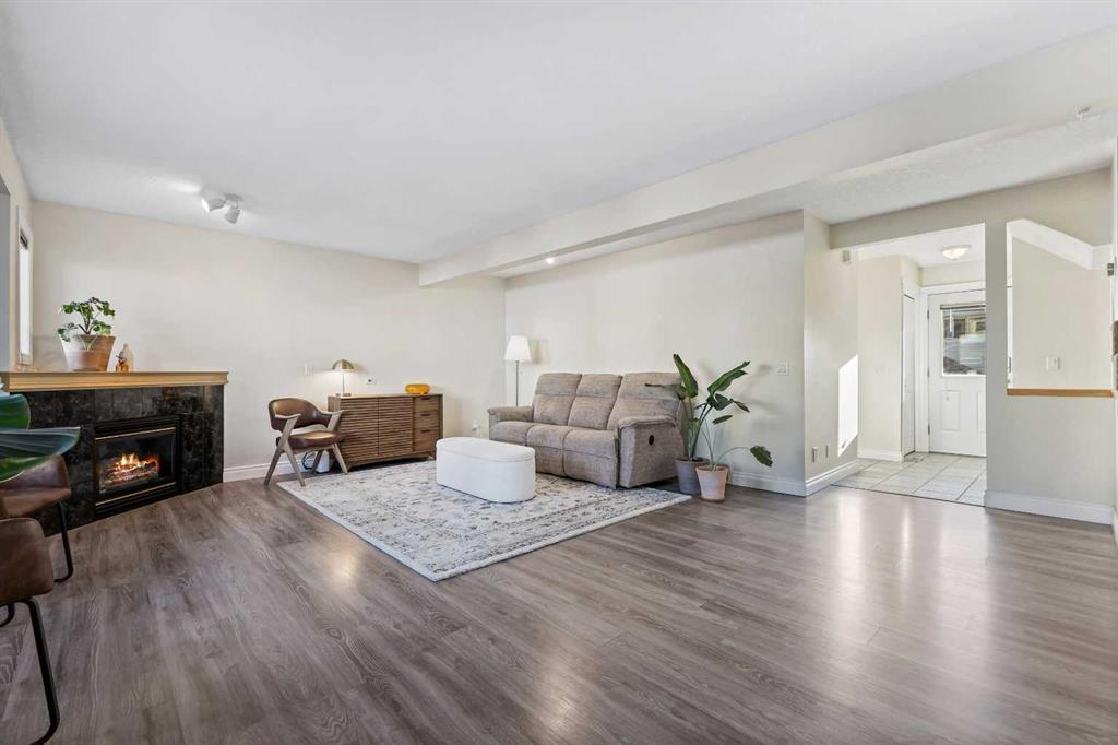 392 Killarney Glen Court Sw Calgary Alberta T3E 7H4 Killarney/Glengarry Home For Sale