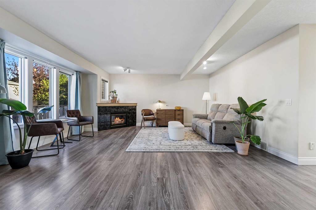 392 Killarney Glen Court Sw Calgary Alberta T3E 7H4 Killarney/Glengarry Home For Sale