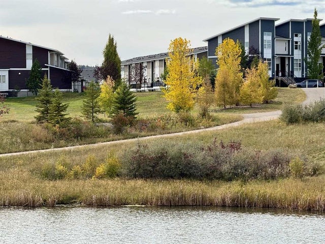 10 Walden Lane Se, Calgary