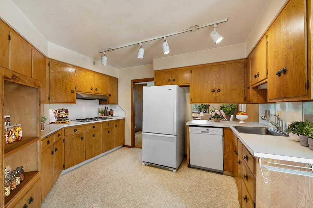 4207 Brisebois Drive Northwest, Calgary – Residential Detached Listing Photo 8