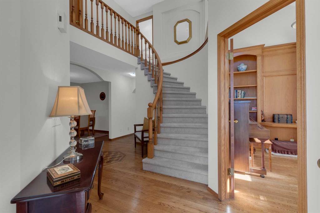 271 Mountain Park Drive Southeast, Calgary – Residential Detached Listing Photo 5