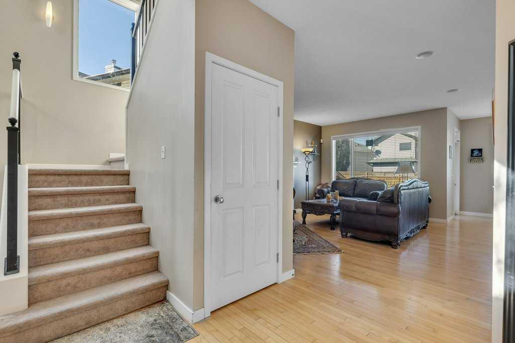 119 Valley Stream Circle Northwest, Calgary – Residential Detached Listing Photo 5