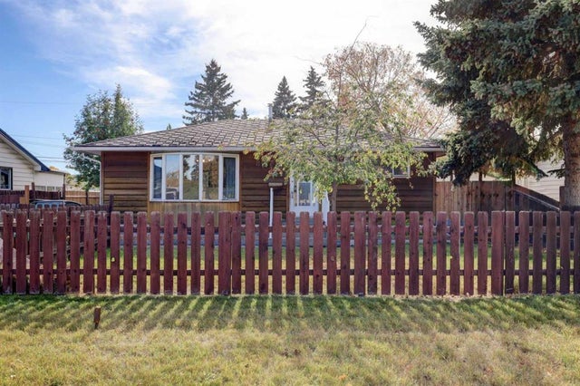 8127 43 Avenue Nw, Calgary
