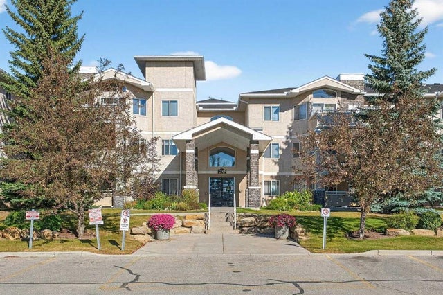 208, 20 Country Hills View Nw, Calgary