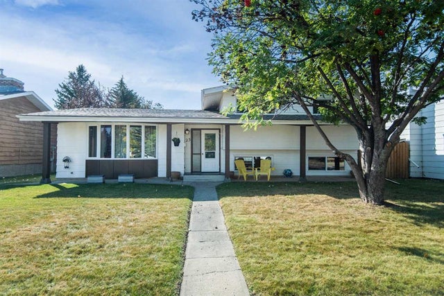 25 Oates Green, Red Deer