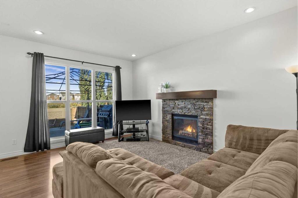 195 Hillcrest Circle Sw Airdrie Alberta T4B0Y6 Hillcrest Home For Sale