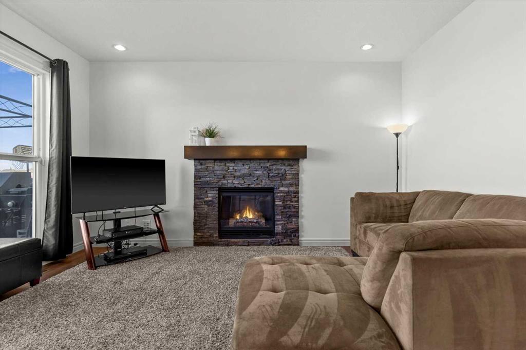 195 Hillcrest Circle Sw Airdrie Alberta T4B0Y6 Hillcrest Home For Sale