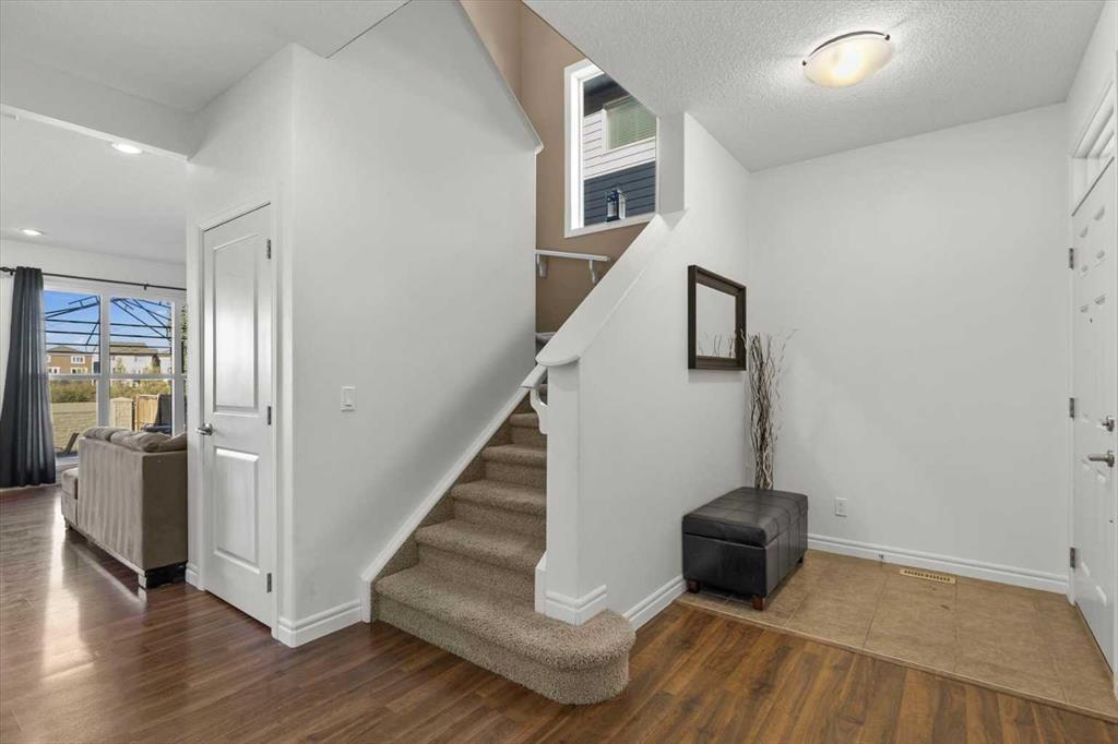 195 Hillcrest Circle Sw Airdrie Alberta T4B0Y6 Hillcrest Home For Sale