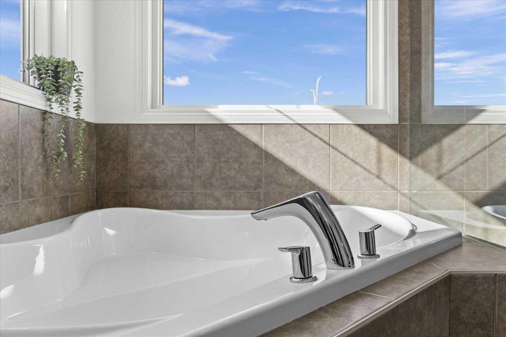 195 Hillcrest Circle Sw Airdrie Alberta T4B0Y6 Hillcrest Home For Sale