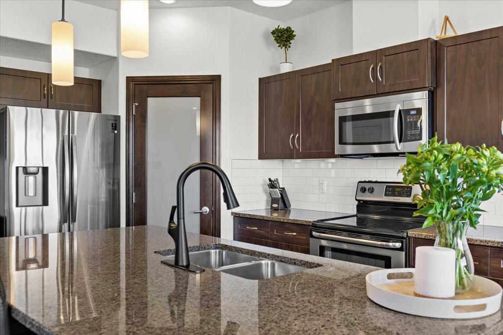 195 Hillcrest Circle Sw Airdrie Alberta T4B0Y6 Hillcrest Home For Sale