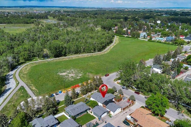 933 Macleod Trail Sw, High River