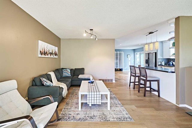 8414 Berwick Road Nw, Calgary