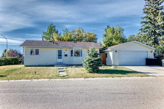 31 Castleglen Crescent Ne, Calgary