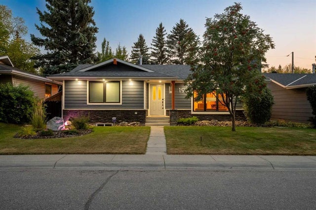 196 Lake Adams Crescent Se, Calgary