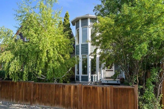 1112 18 Avenue Nw, Calgary
