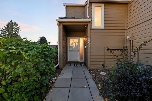 201, 829 Coach Bluff Crescent Sw, Calgary